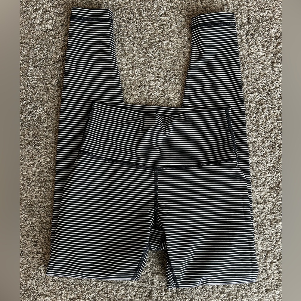 Lululemon Wunder Under leggings - size 6